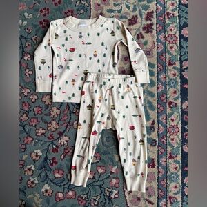 Hanna Andersson Cream Holiday Pajama Set with Forest Print
